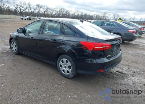 2016 Ford Focus S z USA, uszkodzony, nr VIN 1FADP3E28GL378042